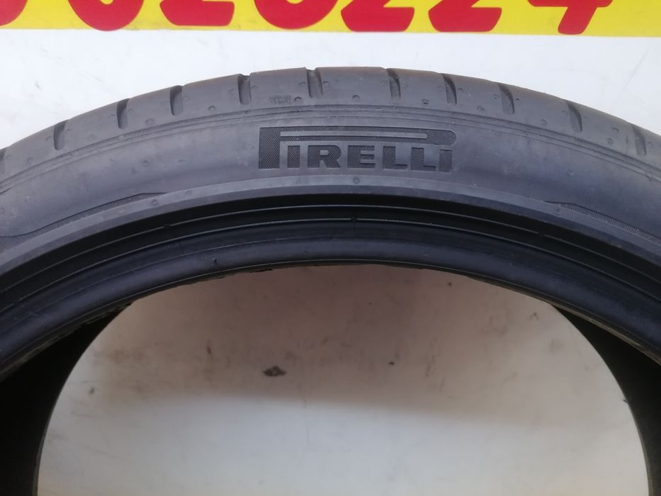 225/40/20  2*PIRELLI vara 94y  Runflat dot 3819. 4,50mm