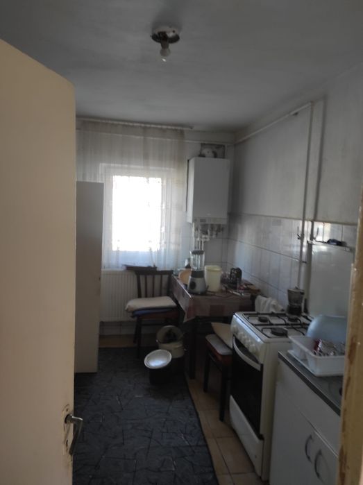 Vând apartament 4 camere decomandat