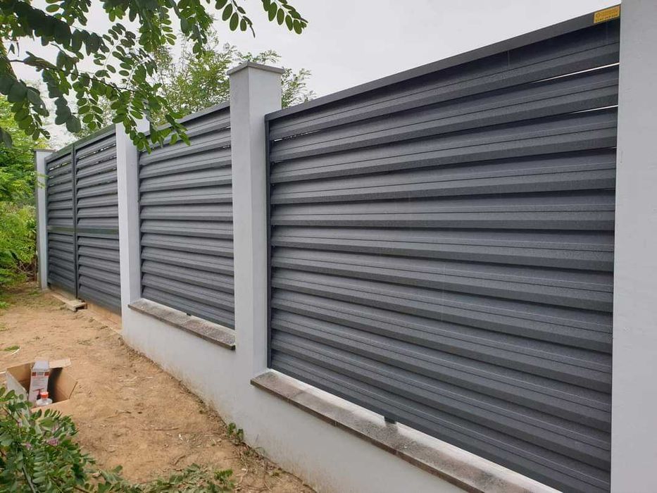 Garduri din panouri stil jaluzele, sipca metalica, tabla, plasa si BCA