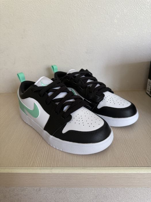 Продам кроссовки детские nike jordan
