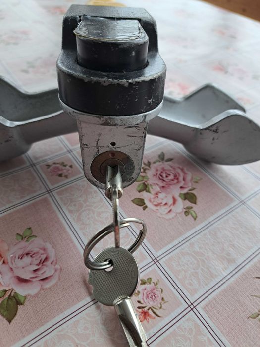 Antifurt auto,montaj pe volan