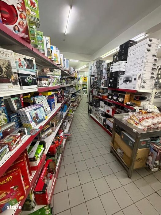 Spatiu comercial de 1300 mp pe 4 nivele, in centrul orasului Filiasi