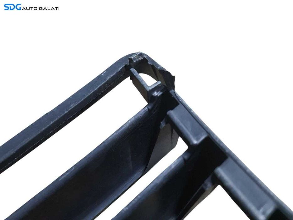 Grila Ornament Plastic Central Inferior din Bara Spoiler Fata Volvo V50 2004 - 2012 Cod 30657006 [N2180]