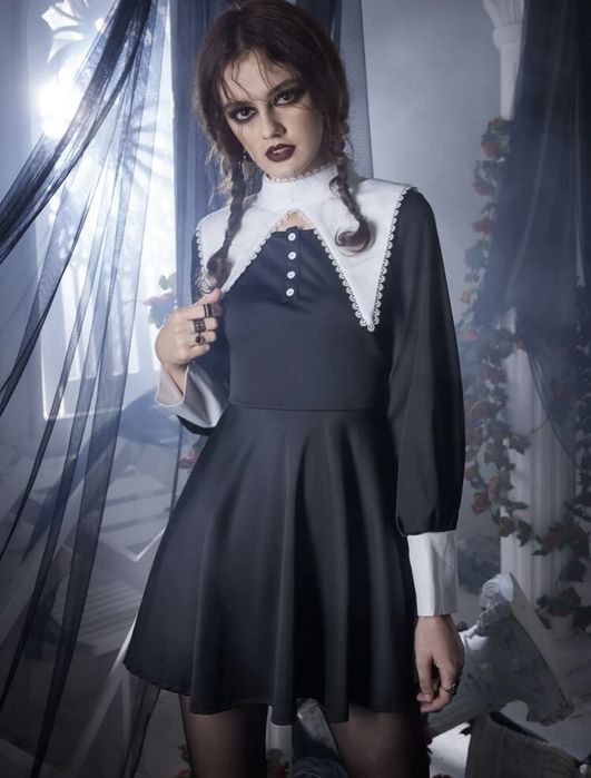 Vând rochițe de catifea in stil gotic