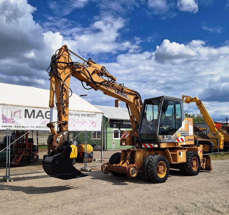 excavator pe roti/cale ferata CASE 788