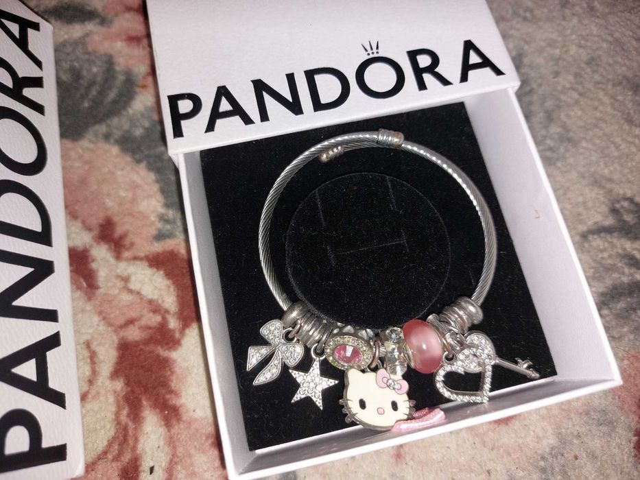 Bratara Hello Kitty cu charmuri t in  cutie cadou Pandora