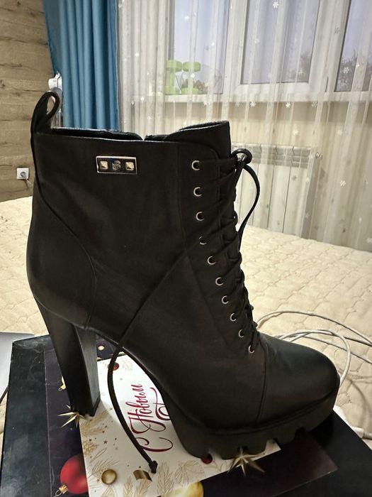 Ботильоны демисезонные кожаные 40 размер, Италия