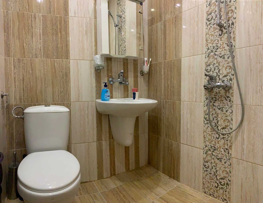 Дава се под наем Двустаен апартамент в Бургас, Лазур - 70 кв.м за 510 € - Снимка #3