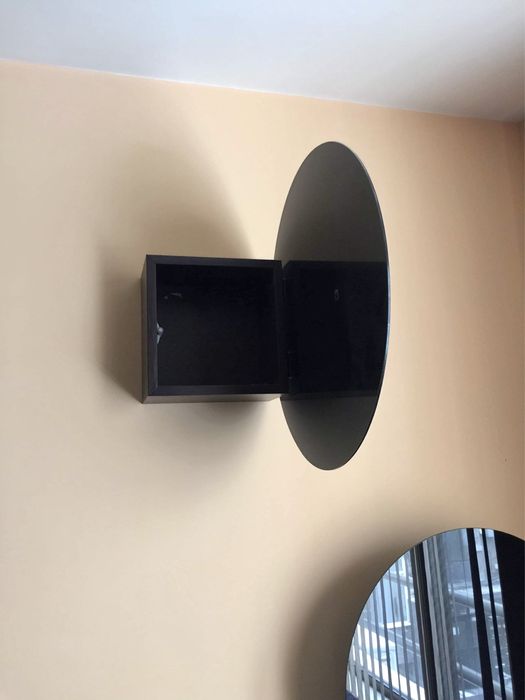 Дизайнерски стенни шкафчета