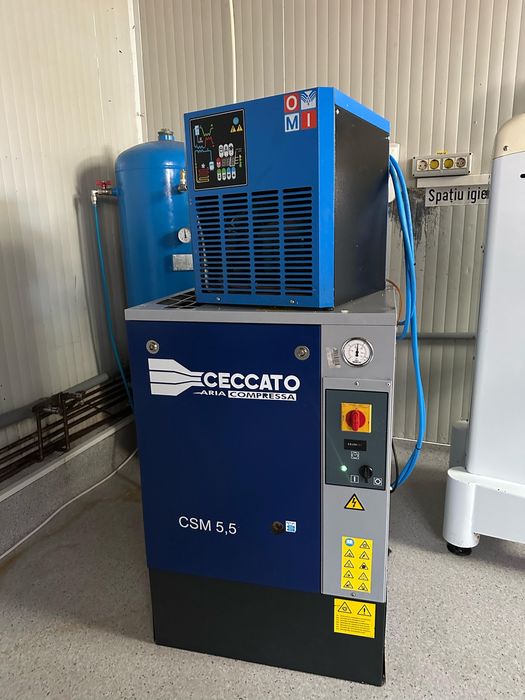 Vand compresor surub 5.5kw ca nou!