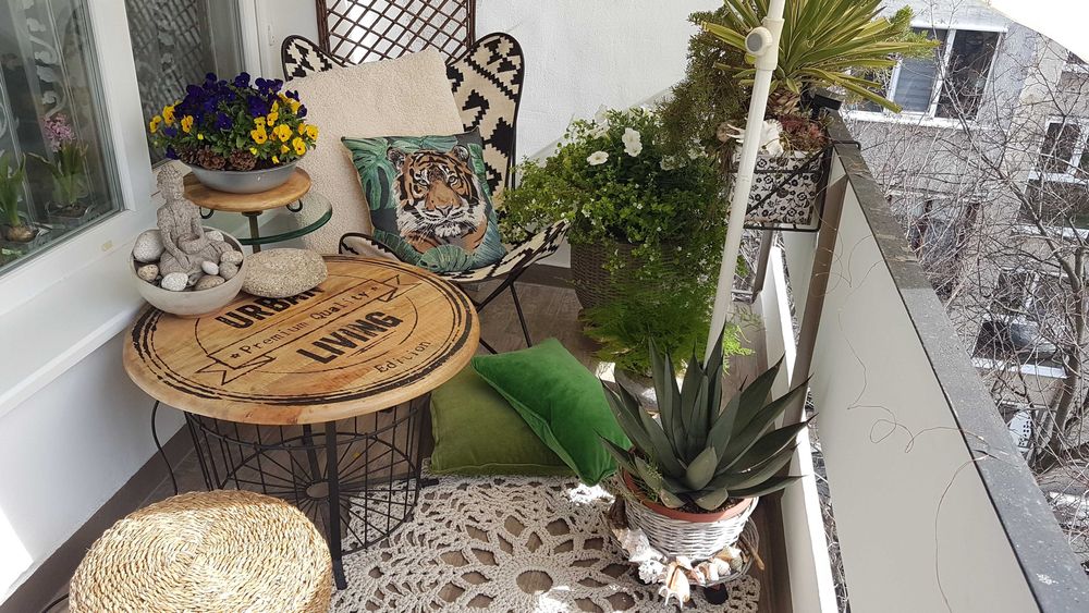 Продавам стол пеперуда