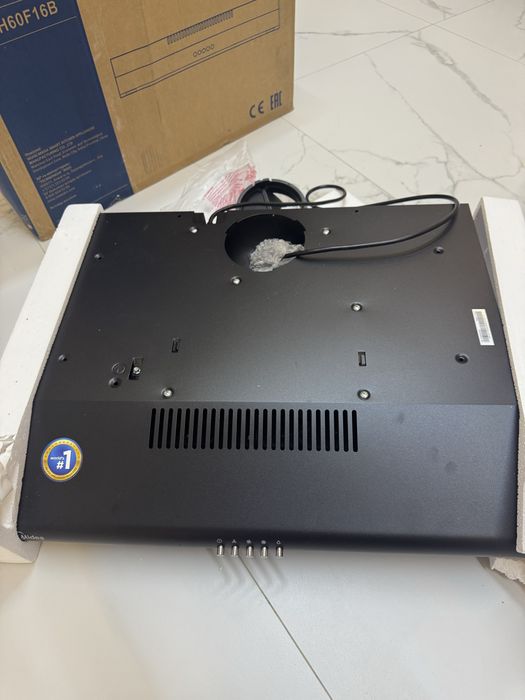 Вытяжка   Midea.