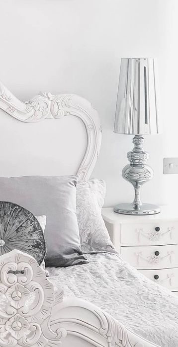 Vând 2 veioze designer  superbe cu  înălțime 80cm