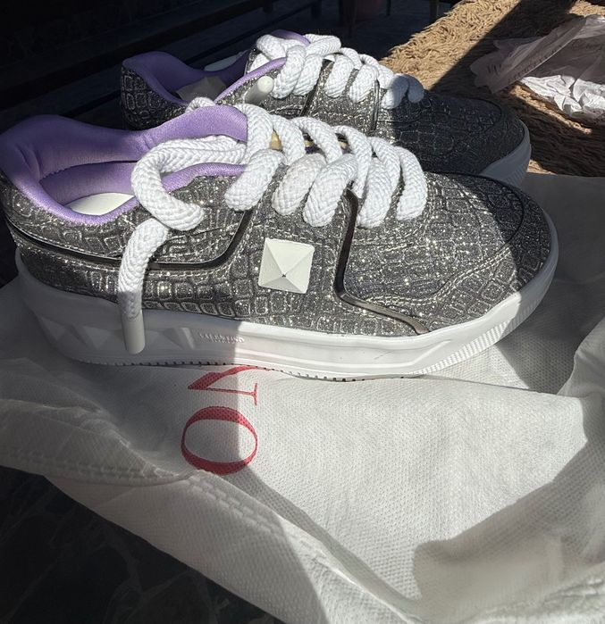 Обувки Valentino