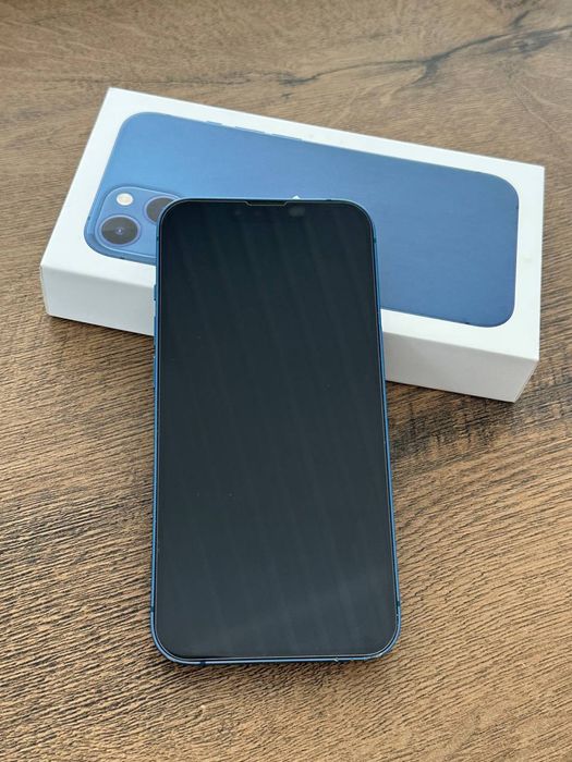 Продавам iPhone 13 128GB в много добро състояние