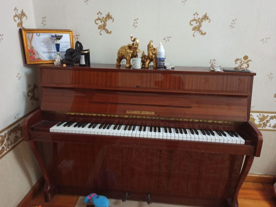 Пианино Herrmann в отличном состоянии