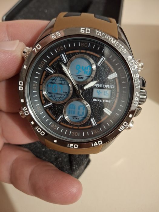 Ceas  sport pentru bărbați Fredric Dual Time (cu afișaj hibrid analog-digital și curea din cauciuc/silicon).