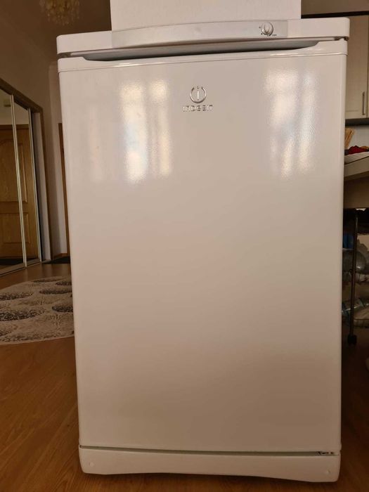 морозильник Indesit SFR 100