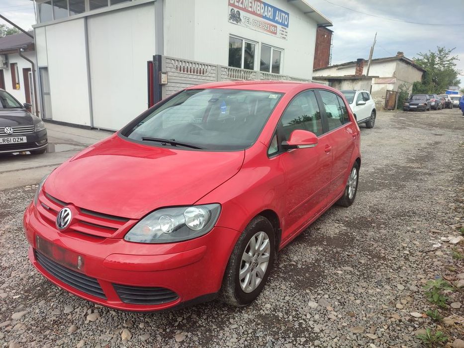 dezmembram volkswagen golf 5 plus usa fata-spate stanga