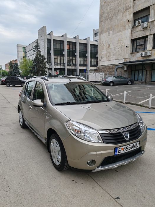 Dacia Sandero model 2011 - Motor 1.6 Benzina