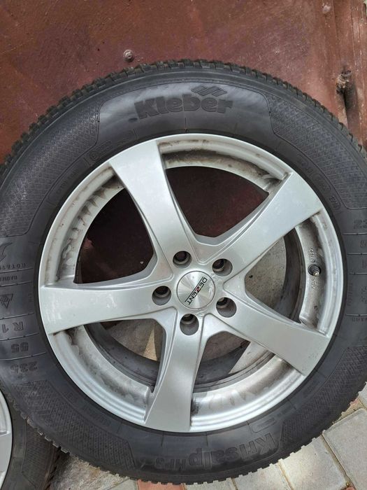 Jante R17 cu anvelope 235/55/R17 M+S.