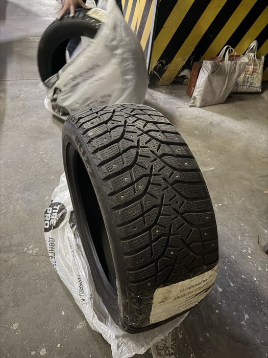 Продам комплект зимних шин Bridgestone с шипами. Дисков нет!