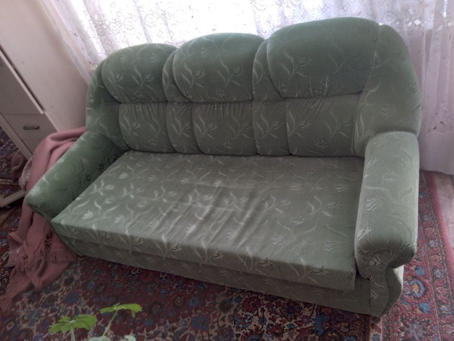 Продам диван и два и кресла.