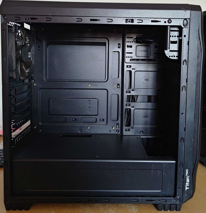 Carcasa PC Genesis Titan 750 cu 4 ventilatoare | Lipsa panou lateral!
