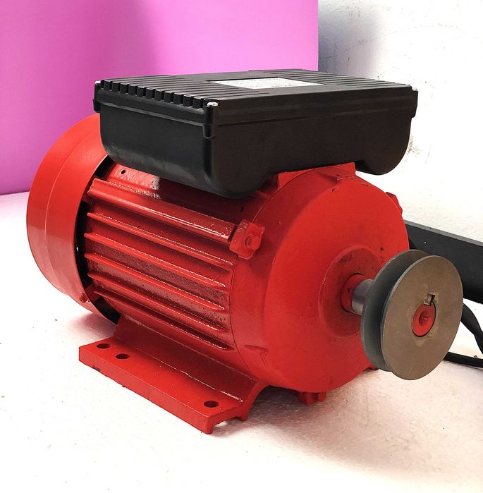 Motoare electrice 220V, 2.5 kW, noi, carcasa fonta