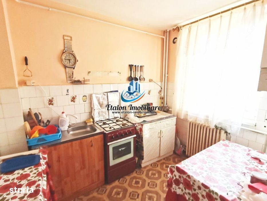 Apartament 4 camere semidecomandat, etaj 6, Maratei Piatra Neamt