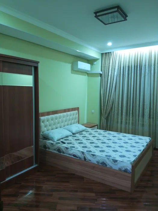 Uy 6 xonalar 300 m² Toshkentda