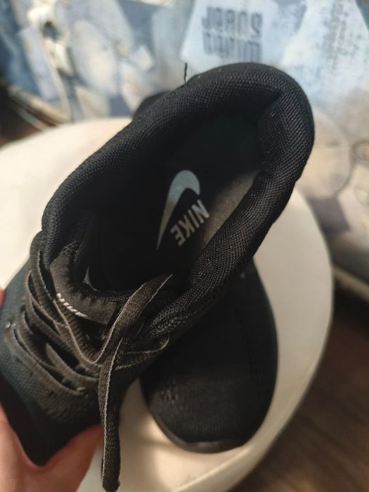 Кроссовки женские