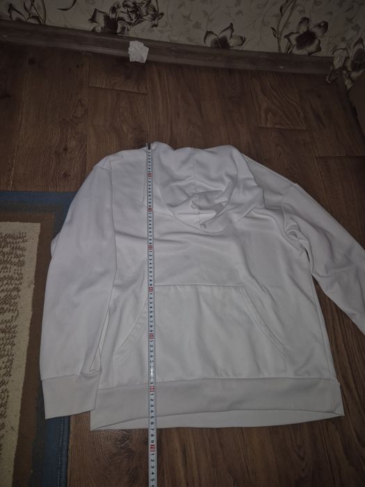 Бял суитшърт (худи) с качулка – Oversize модел