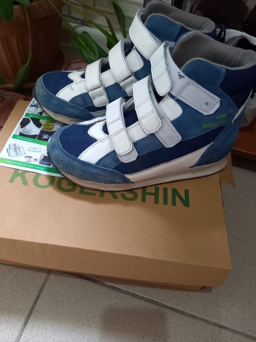 продам две пары обуви