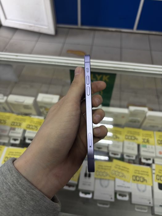 iPhone 12 с гарантией пол года