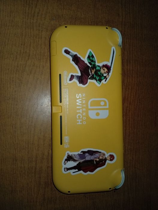 Продам почти новый Нинтендо свитч