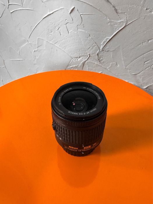 Продавам Nikon D3500 + три обектива, зарядно+ батерия