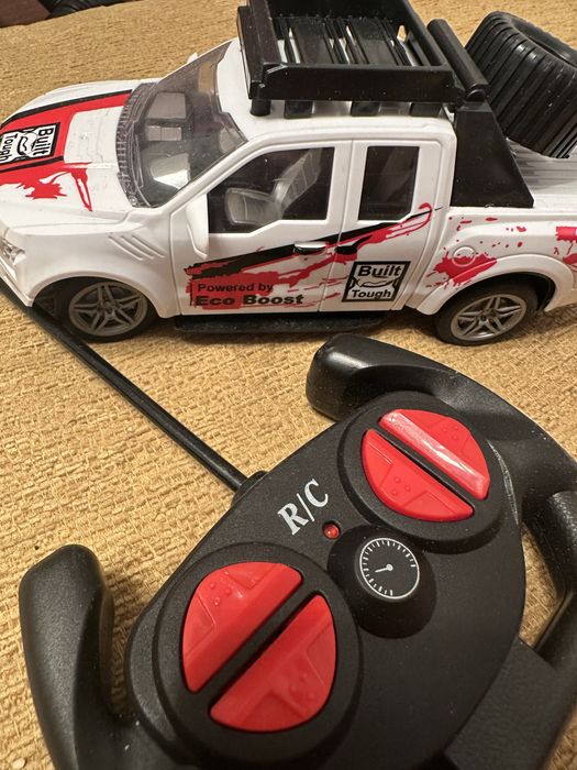 Машинка с пультом управления