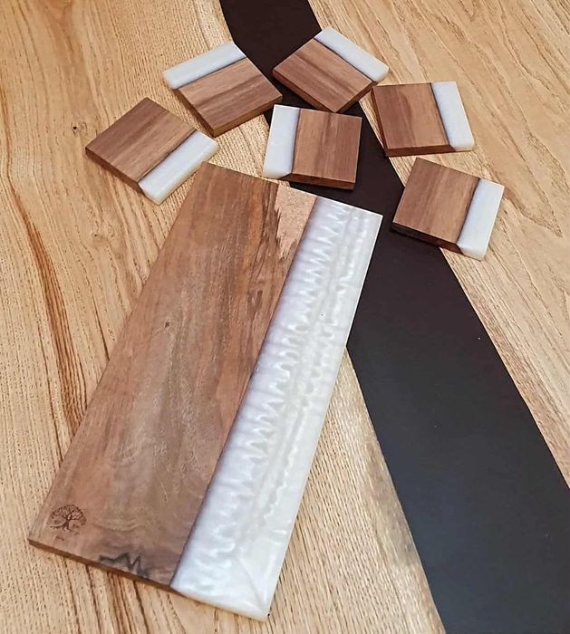 Дъска от епоксидна смола и дърво