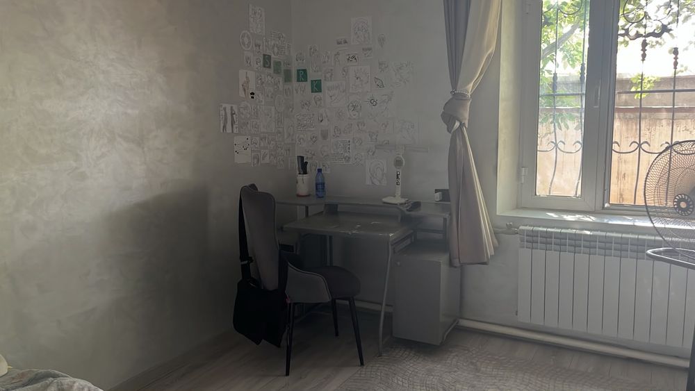 Парта 10000 б/у в хорошем состоянии