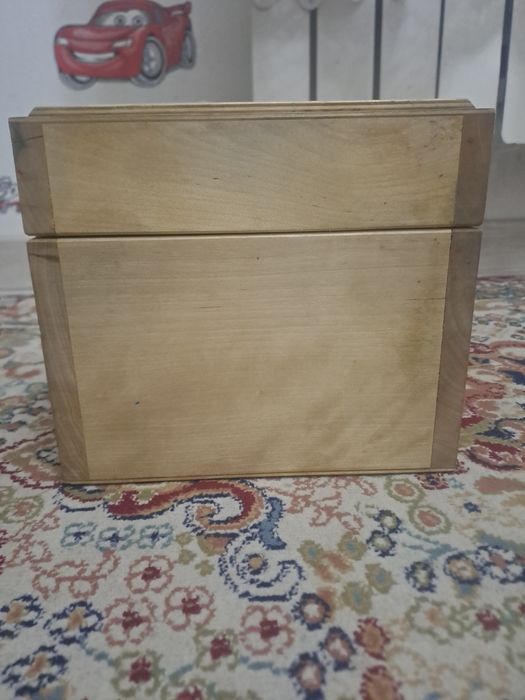 Деревянный прочный ящик