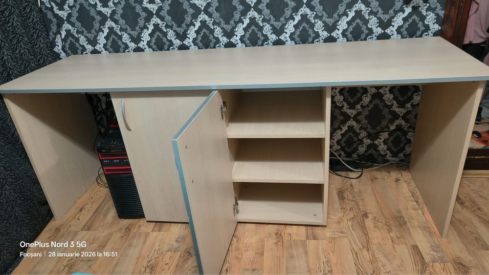 Birou facut pe comanda