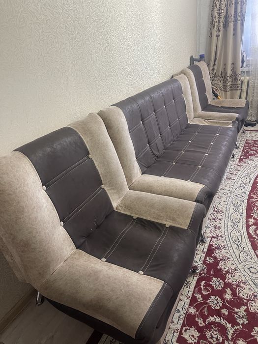 Диван для гостинной в отличном состоянии