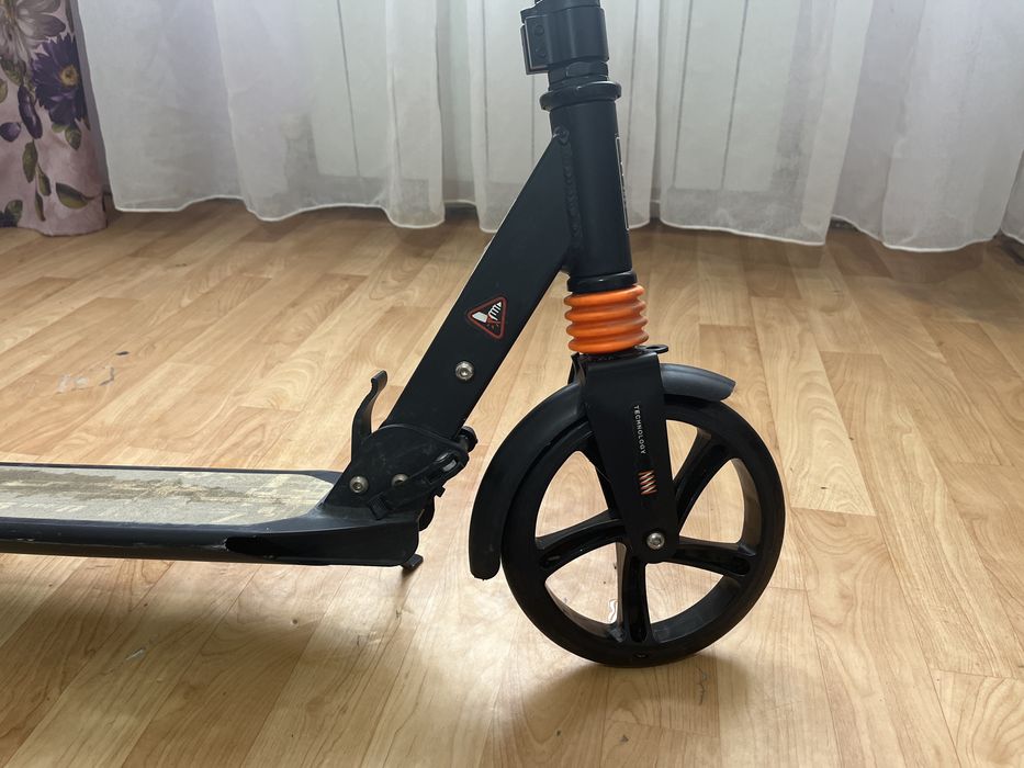 Продам самокат детский б/у в хорошем состоянии