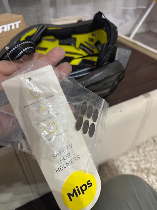 Шлем Giant bold MIPS черный