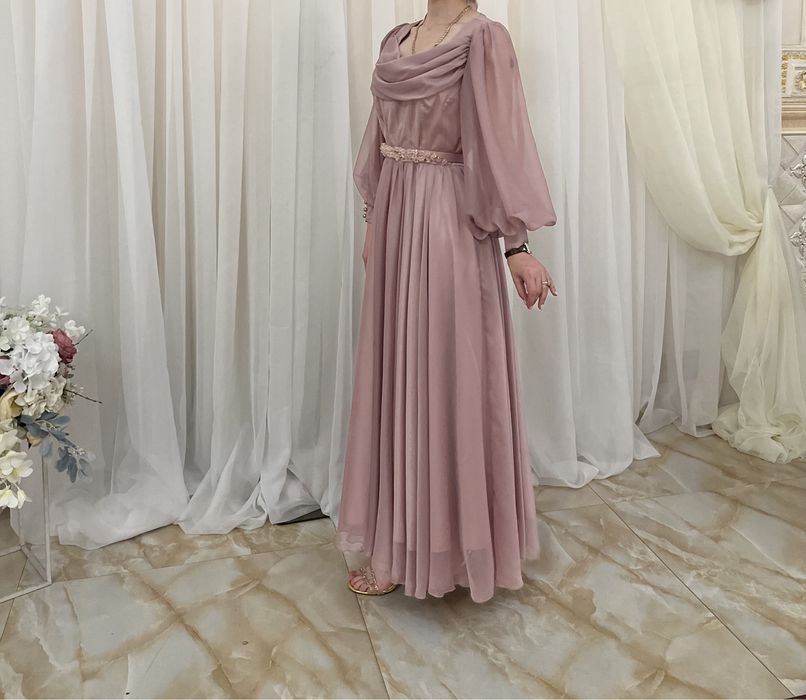 Вечернее платье цвет пудра новое