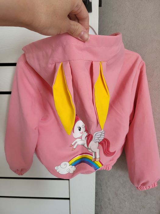 Продам ветровку на девочку!