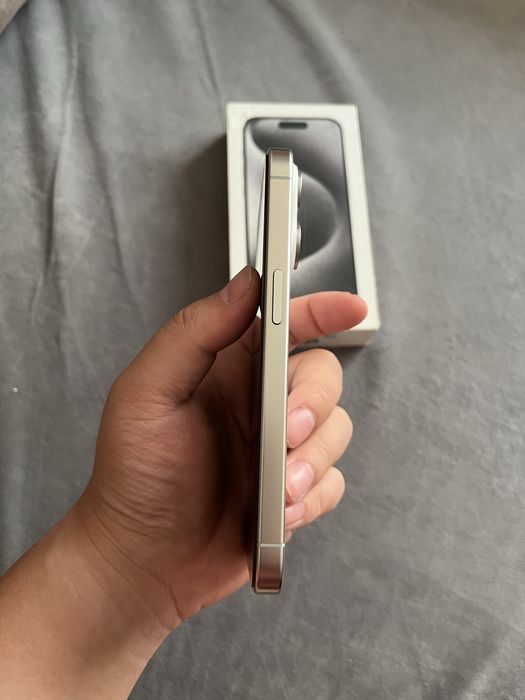 Iphone 15 pro white titan