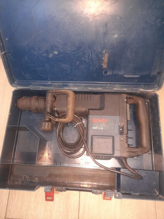 Hammer Bosch GSH 11 E
Putere 1500 wați
23 J 
SDS Max
Funcționează foar