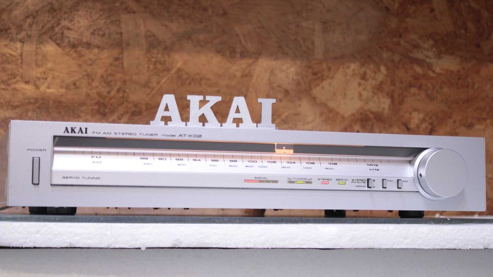 Tuner Akai AT-K02.
